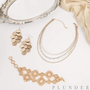 Emma Joy, Amelia Grace &Nina Marie set Plunder